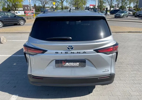 Toyota Sienna cena 209400 przebieg: 16990, rok produkcji 2021 z Narol małe 436